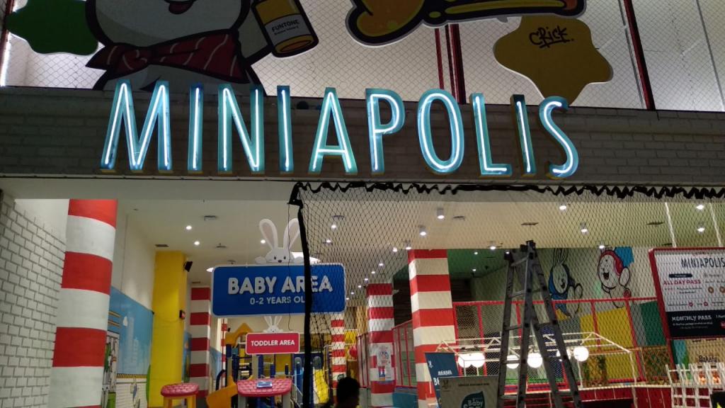Neon Sign Miniapolis 